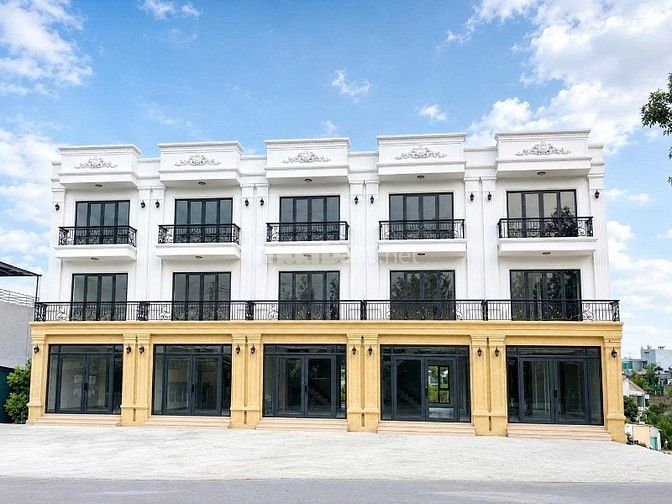 Nhà 5 tầng, bao gồm 4N5WC, có thang máy, đường trước nhà 16m 