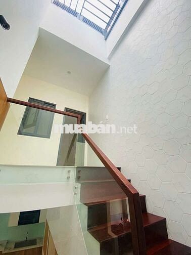 CHO THUÊ NHÀ XE HƠI ĐẬU CỬA NGUYỄN VĂN DUNG P6 3PN 2WC