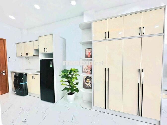 STUDIO BANCOL CỬA SỔ RỘNG 30m2 NGAY VÒNG XOAY DÂN CHỦ - QUẬN 10