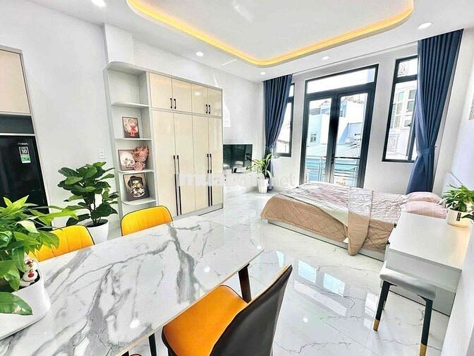 STUDIO BANCOL CỬA SỔ RỘNG 30m2 NGAY VÒNG XOAY DÂN CHỦ - QUẬN 10