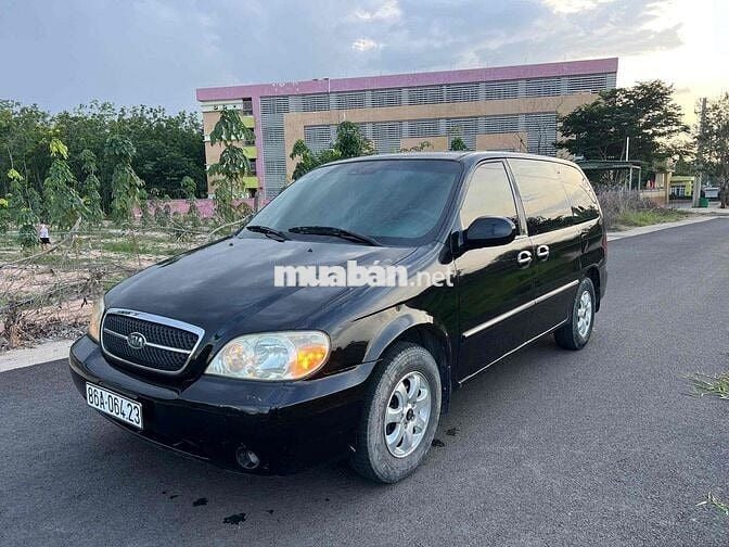 Kia Carnival 7 chỗ màu Đen