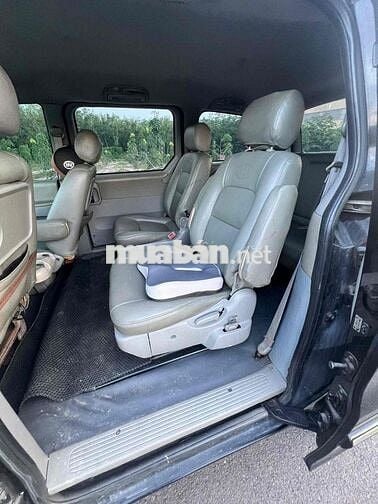 Kia Carnival 7 chỗ màu Đen