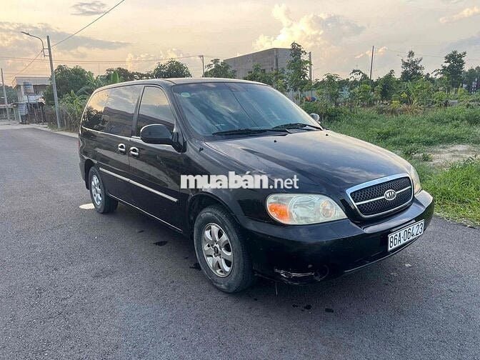 Kia Carnival 7 chỗ màu Đen