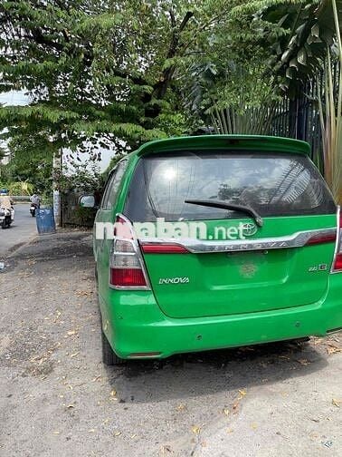Toyota Innova 2015E Xanh lá