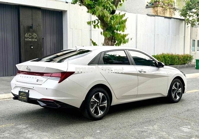 Hyundai Elantra 1.6AT 2022 Trắng 61.000km