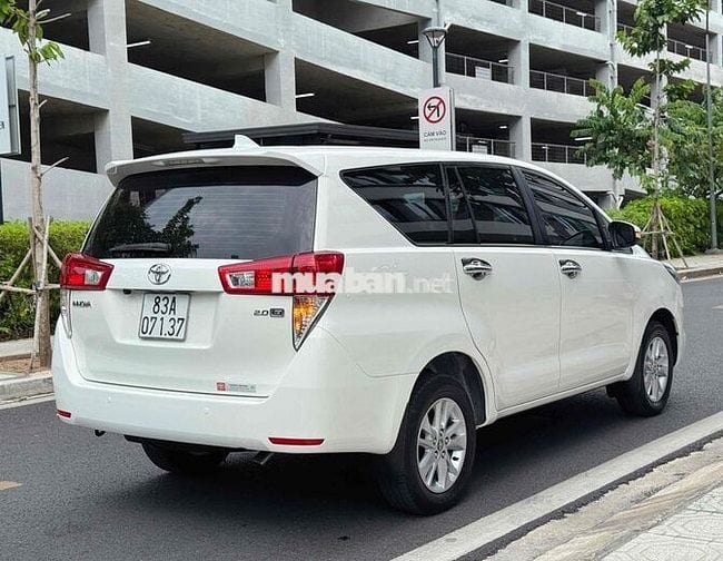 Toyota Innova 2.0G 2018 Trắng xe gia đình