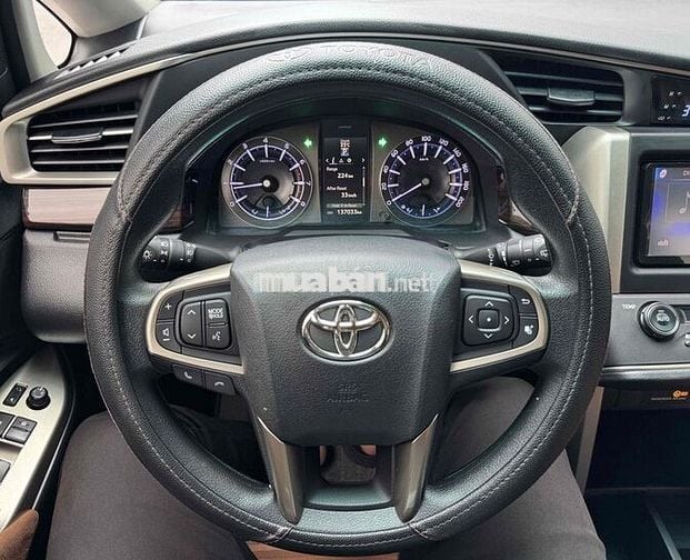 Toyota Innova 2.0G 2018 Trắng xe gia đình