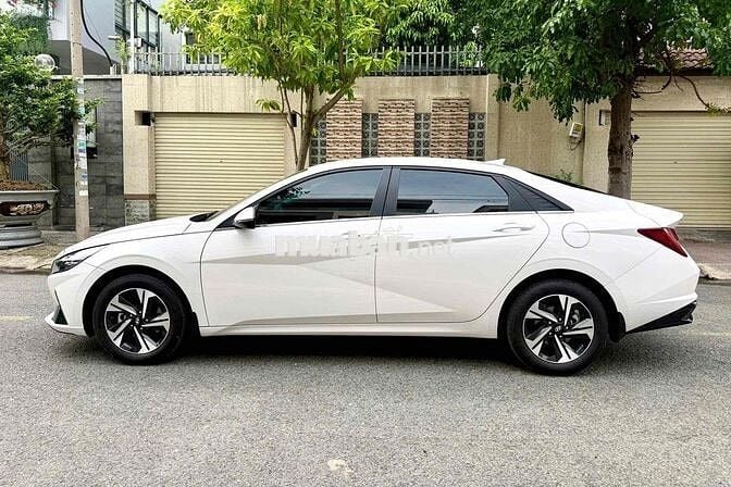 Hyundai Elantra 1.6AT 2022 Trắng 61.000km