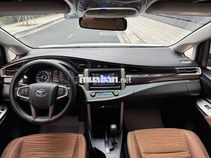 Toyota Innova 2.0G 2018 Trắng xe gia đình