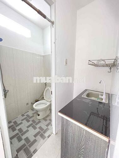 phòng ban công ngã tư bảy hiền tân bình
