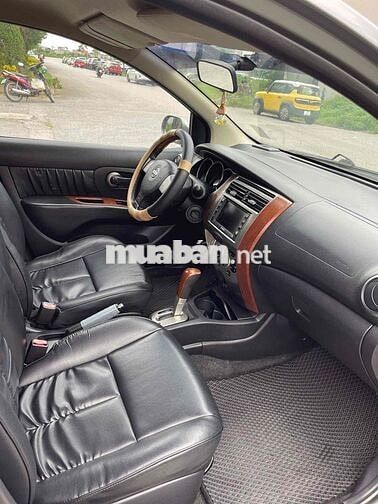 Nissan Grand Livina Xám 7 chỗ xăng