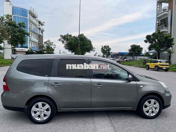 Nissan Grand Livina Xám 7 chỗ xăng