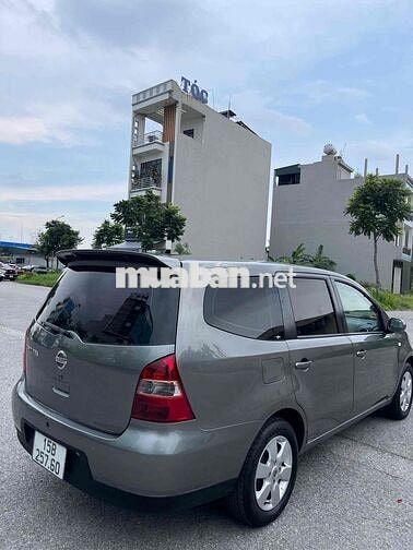Nissan Grand Livina Xám 7 chỗ xăng