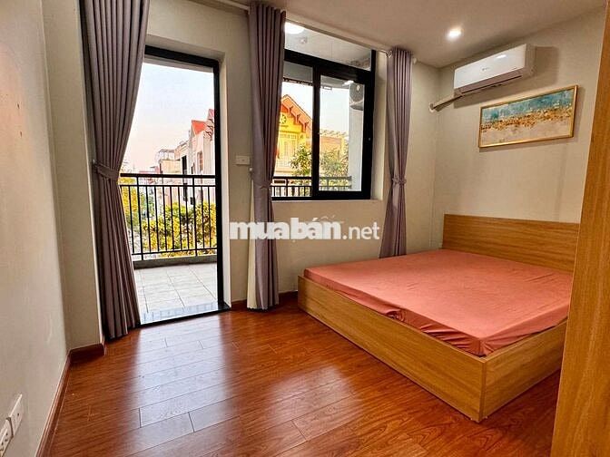 Cho thuê nhà Sài Đồng - 80m, x 3 tầng, vỉa hè, kinh doanh. Giá 6,5tr