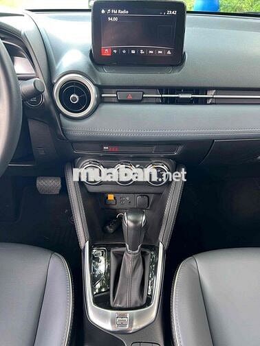 Mazda Mazda 2 Luxury 2023 Trắng Tự động
