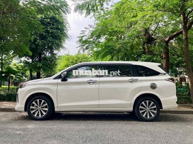 Toyota Avanza bản Premium số tự động đời cuối 2022