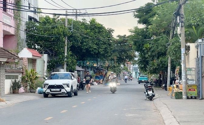Bán nhà HIẾM 496 Dương Quảng Hàm ngang 6m 97m2 tiện xây mới nhỉnh 12tỷ