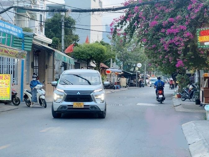 Bán nhà HIẾM 496 Dương Quảng Hàm ngang 6m 97m2 tiện xây mới nhỉnh 12tỷ