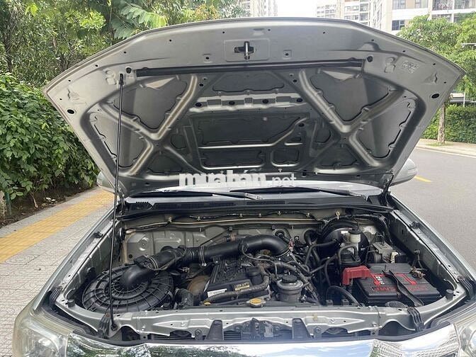 Toyota Fortuner 2012 mẫu mới 2013 Xăng Tự động Bạc