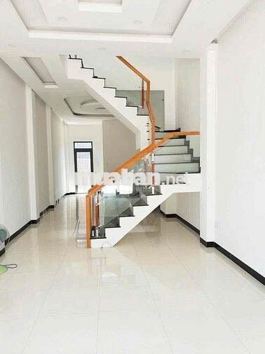 nhà 2 lầu 1 trệt Gần ngã tư Bình Chuẩn,4p ngủ có 2 máy lạnh,đường 7m