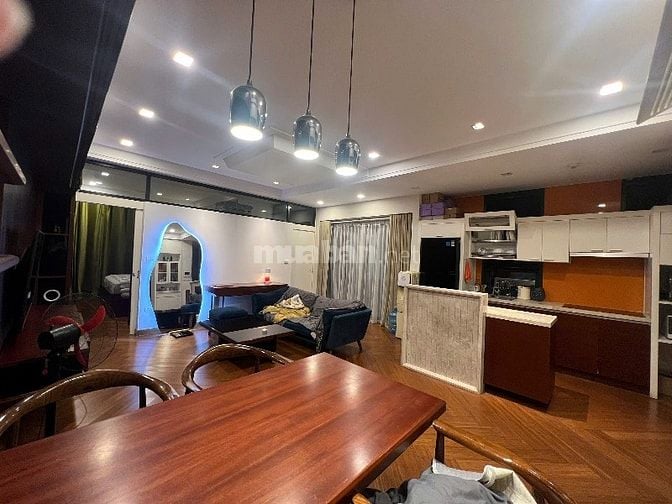 🌞 Hiếm có! Căn hộ 2PN full kính, ngập tràn ánh sáng tự nhiên