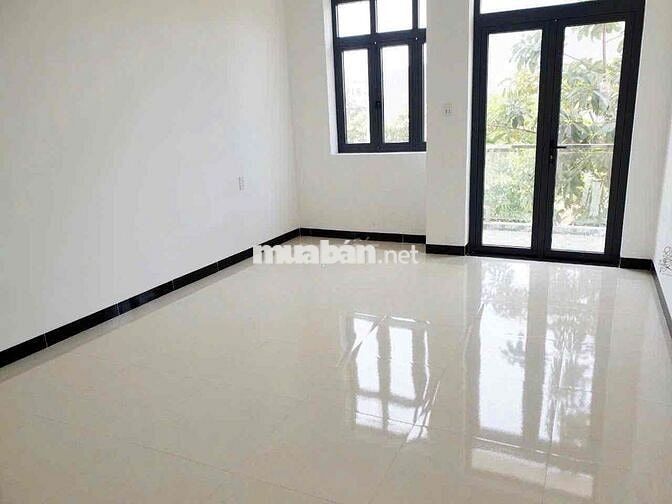 nhà 2 lầu 1 trệt Gần ngã tư Bình Chuẩn,4p ngủ có 2 máy lạnh,đường 7m