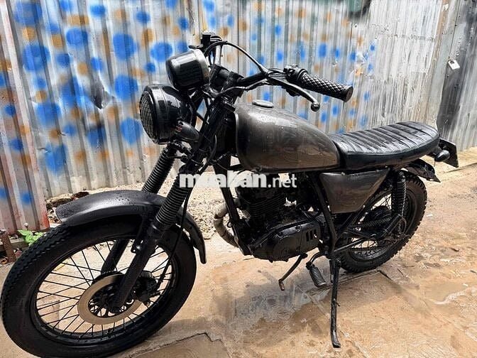 Suzuki Tracer Cafe Đen Máy đứng