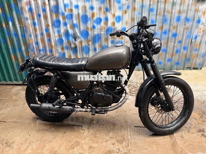 Suzuki Tracer Cafe Đen Máy đứng