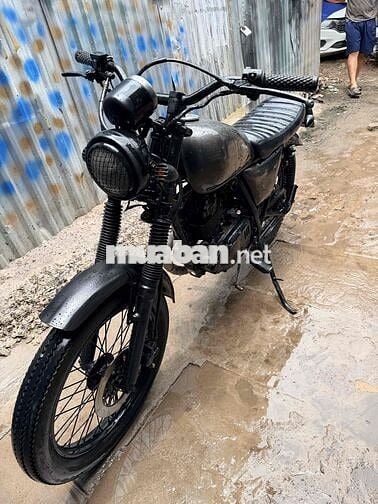 Suzuki Tracer Cafe Đen Máy đứng