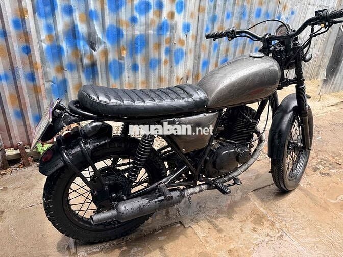 Suzuki Tracer Cafe Đen Máy đứng