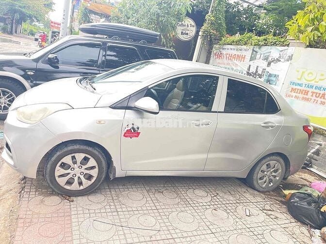 Hyundai Grand i10 5 chỗ màu Bạc
