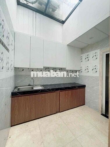 Cho thuê nhà cấp 4 có gác mặt tiền chợ dĩ an 2 giáp  Thủ Đức
