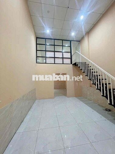 Cho thuê nhà cấp 4 có gác mặt tiền chợ dĩ an 2 giáp  Thủ Đức