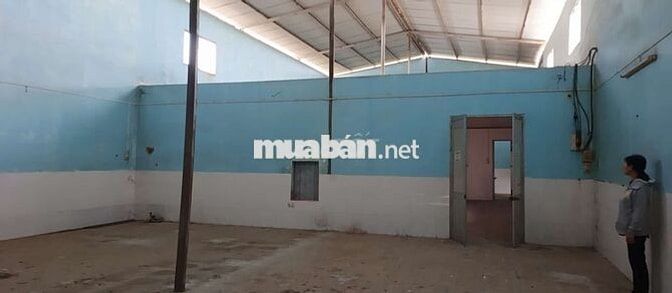 Cho thuê nhà ngang 20m dài 35m mặt tiền