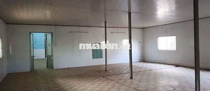 Cho thuê nhà ngang 20m dài 35m mặt tiền