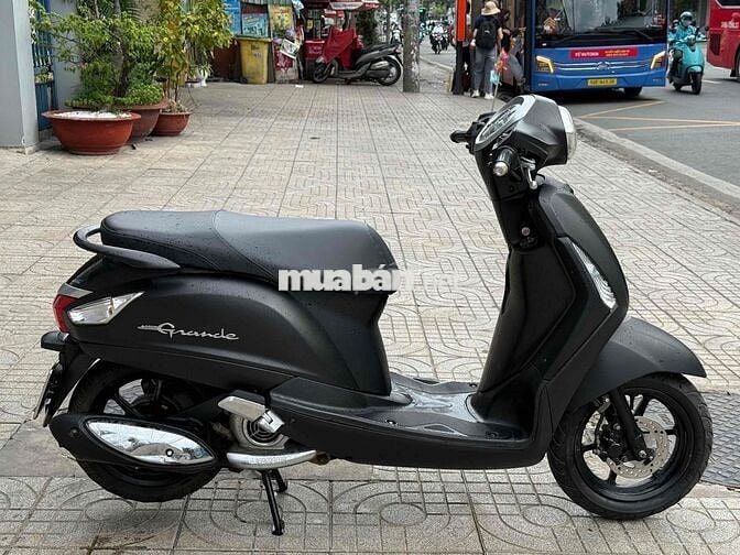 Yamaha Grande Đen