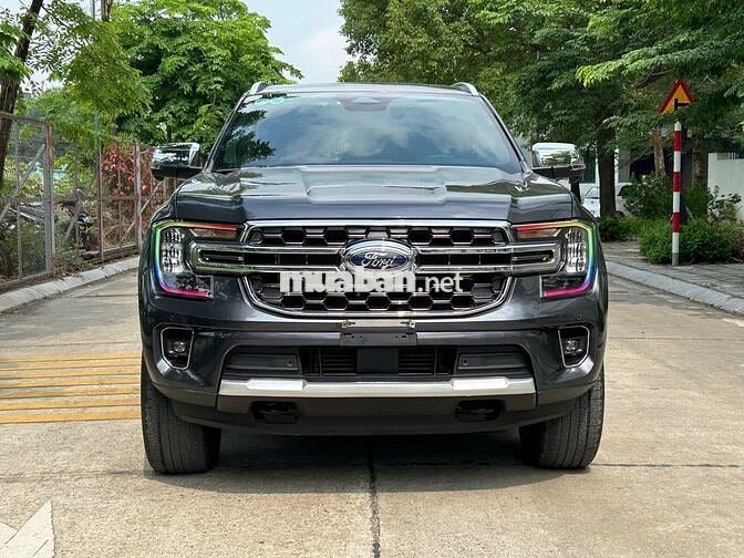 Ford Everest Titanium 2024 2.0L 4x2 Xám