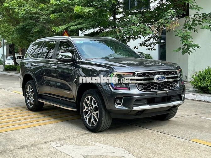 Ford Everest Titanium 2024 2.0L 4x2 Xám