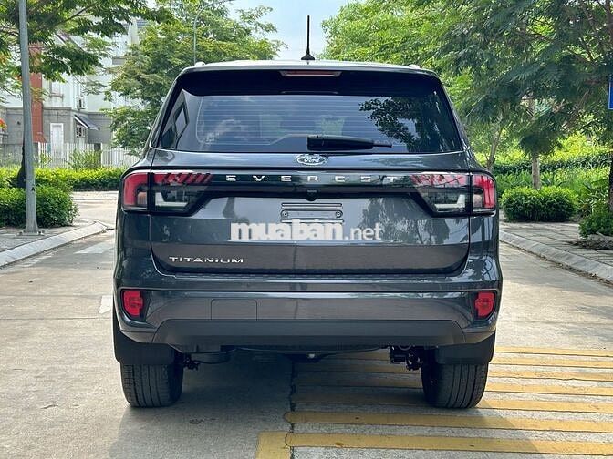 Ford Everest Titanium 2024 2.0L 4x2 Xám