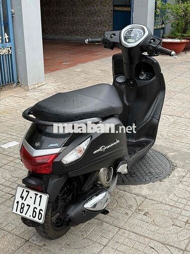 Yamaha Grande Đen