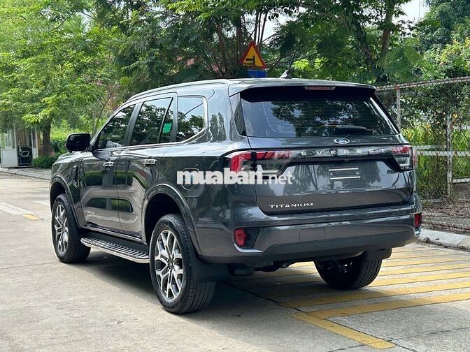 Ford Everest Titanium 2024 2.0L 4x2 Xám