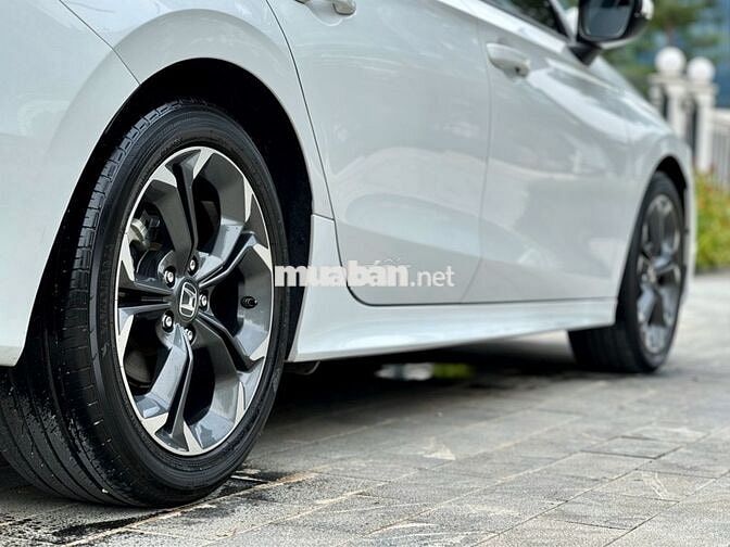 Honda Civic Gen 11 1.5G 2023 Trắng 32.000 km