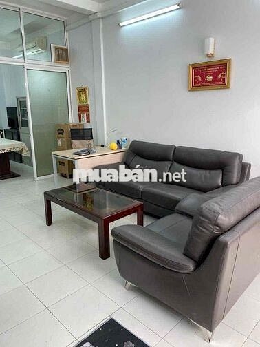 Cho thuê nhà mặt tiền Nguyễn Biểu, sầm uất, 4x18, có sân để xe