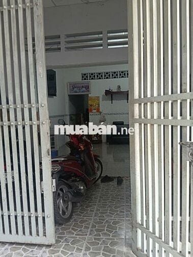 Nhà nguyên căn gần chợ Xuân Thới Thượng.