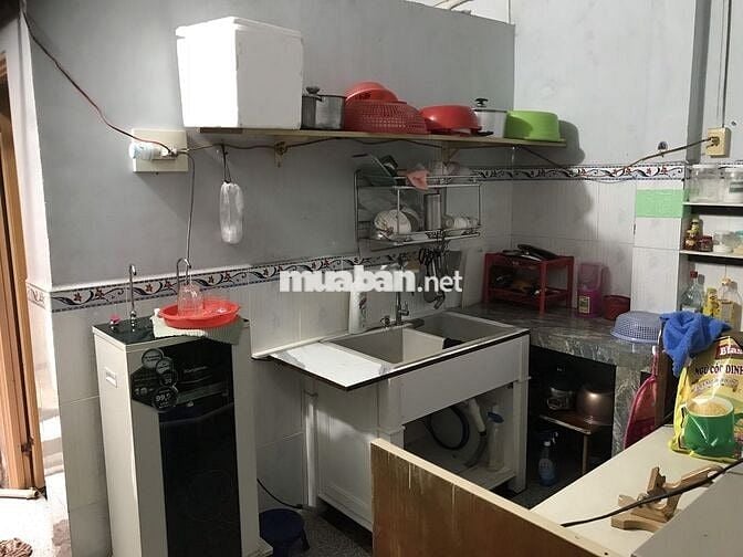 Nhà nguyên căn gần chợ Xuân Thới Thượng.