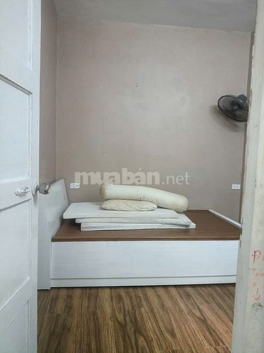 Cho thuê nhà số 13 Cửa Nam, quận Hoàn Kiếm, diện tích 35 m2