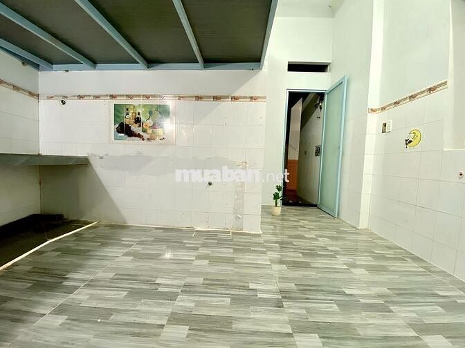 Phòng gác rộng, lầu trệt, Cách ĐH Gia Định- ĐH CÔNG NGHIỆP - 500m