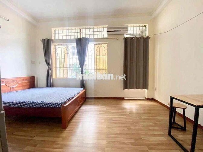 CHO THUÊ STUDIO FULL NT- BAN CÔNG LỚN- KHU VỰC TRẦN QUỐC HOANG