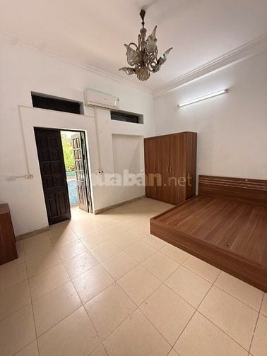 Cho thuê phòng 35m2 khép kín, số 120 Đê La Thành nhỏ - Đống Đa