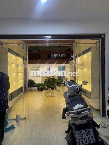 cho thuê nhà hai mặt tiền nằm ngay trục đường chính